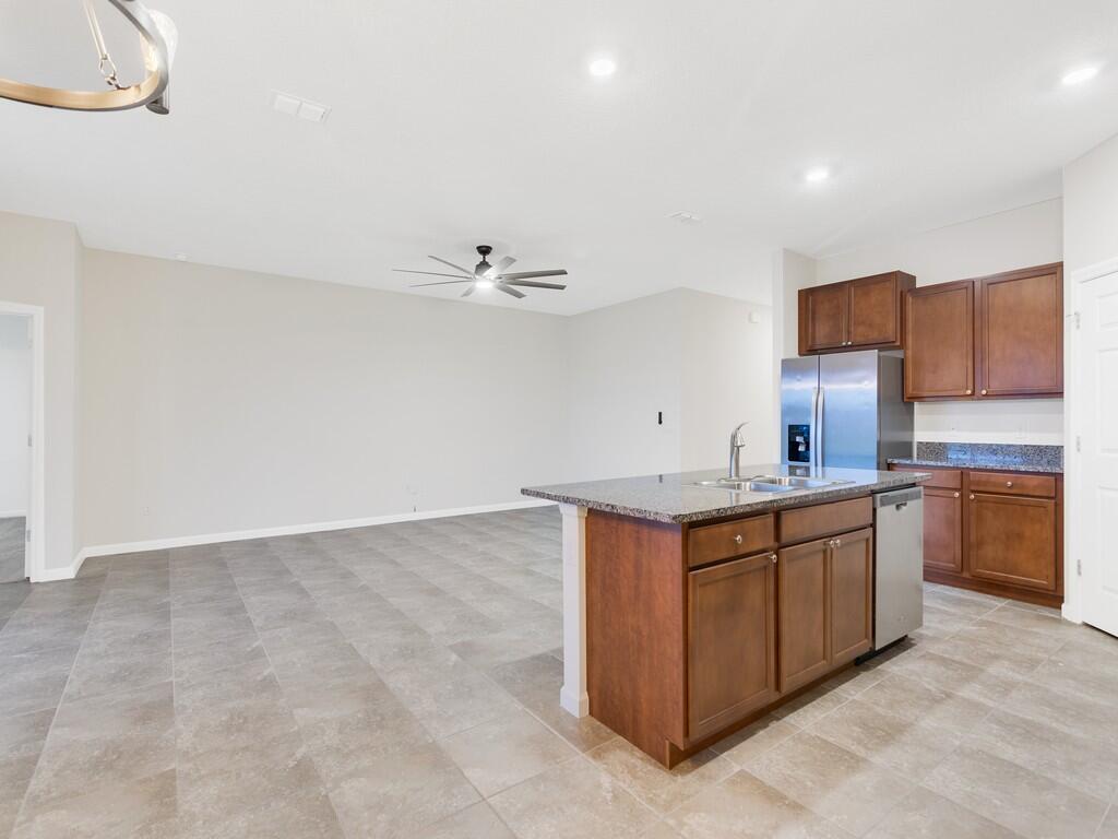 LOST TREE PRESERVE - Residential Lease