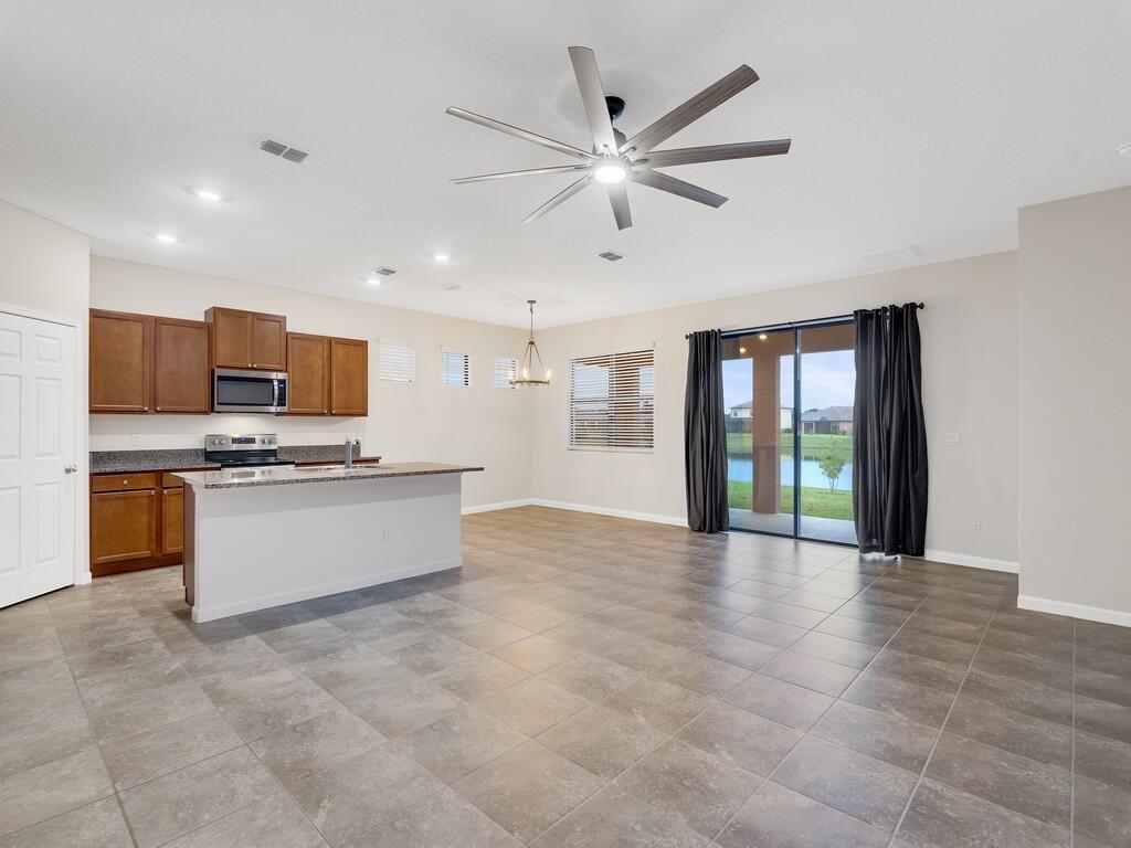 LOST TREE PRESERVE - Residential Lease