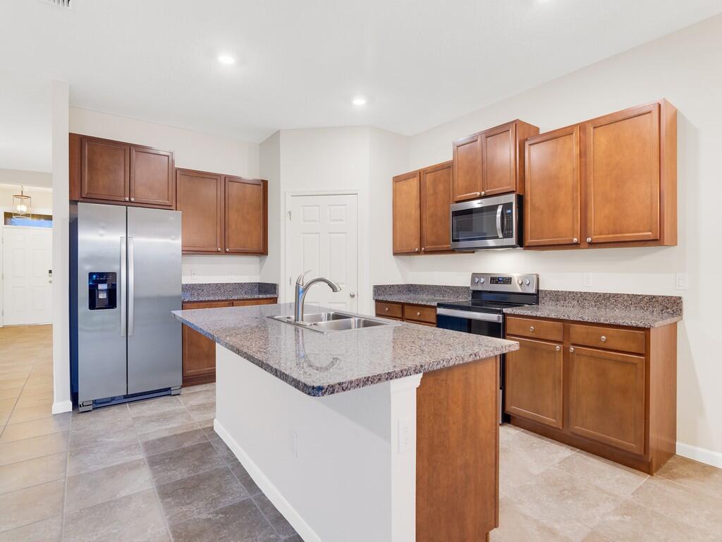 LOST TREE PRESERVE - Residential Lease