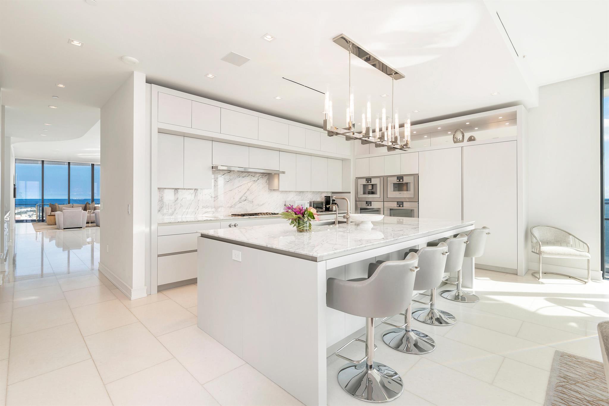 BRISTOL CONDO - Residential