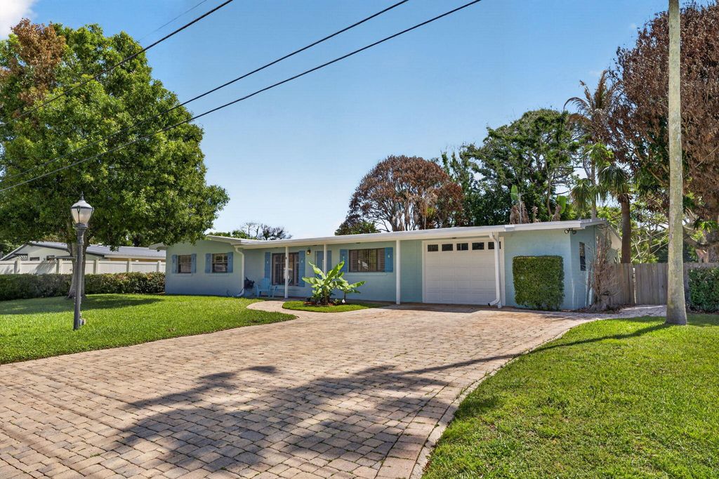 Photo of 3040 Summit Street, Fort Pierce, FL 34982 (MLS # B26019795)