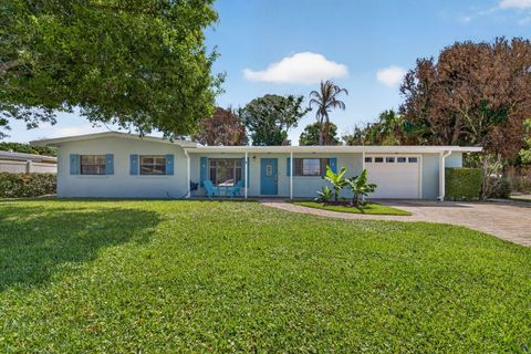 Photo of 3040 Summit Street, Fort Pierce, FL 34982 (MLS # B26019795)