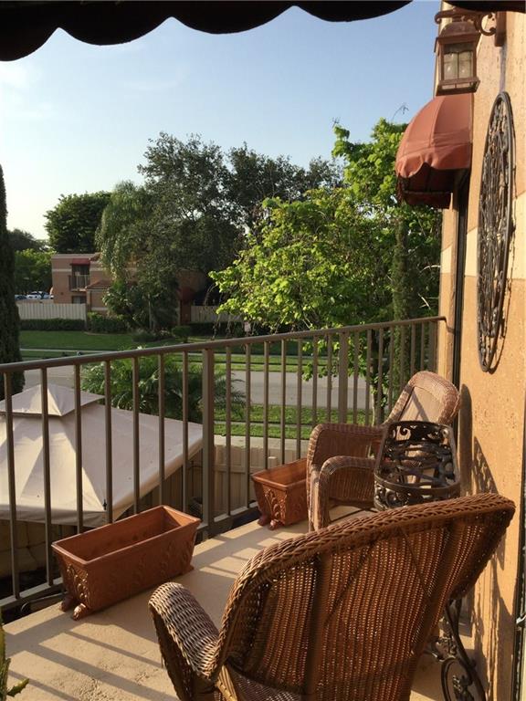 El LAGO - Residential