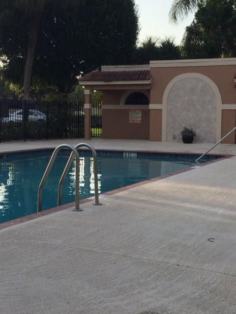 El LAGO - Residential