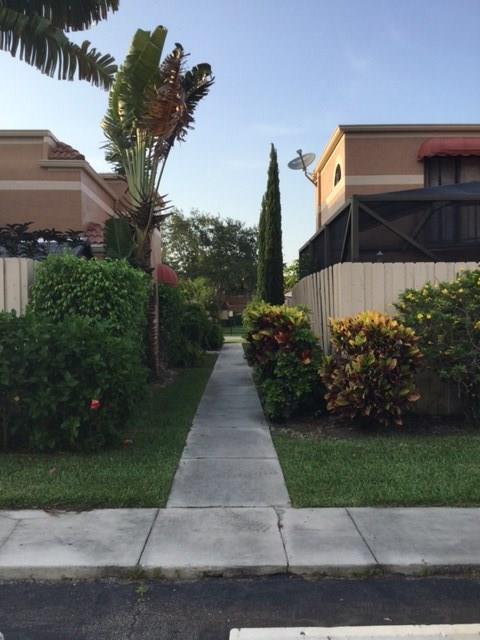 El LAGO - Residential