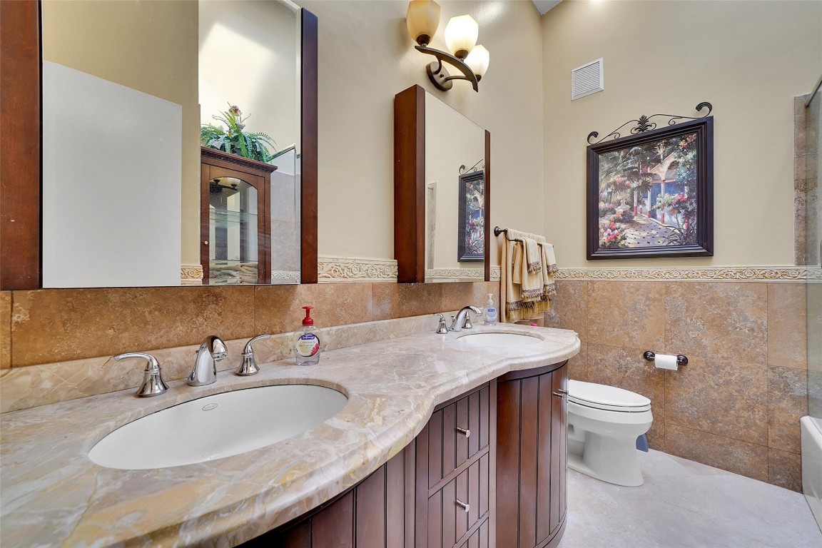 Jacaranda Lakes - Residential