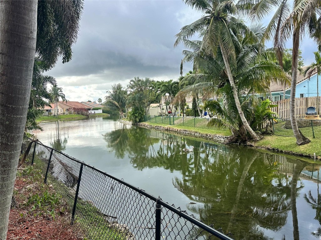 Jacaranda Lakes - Residential