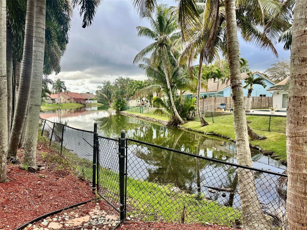 Jacaranda Lakes - Residential