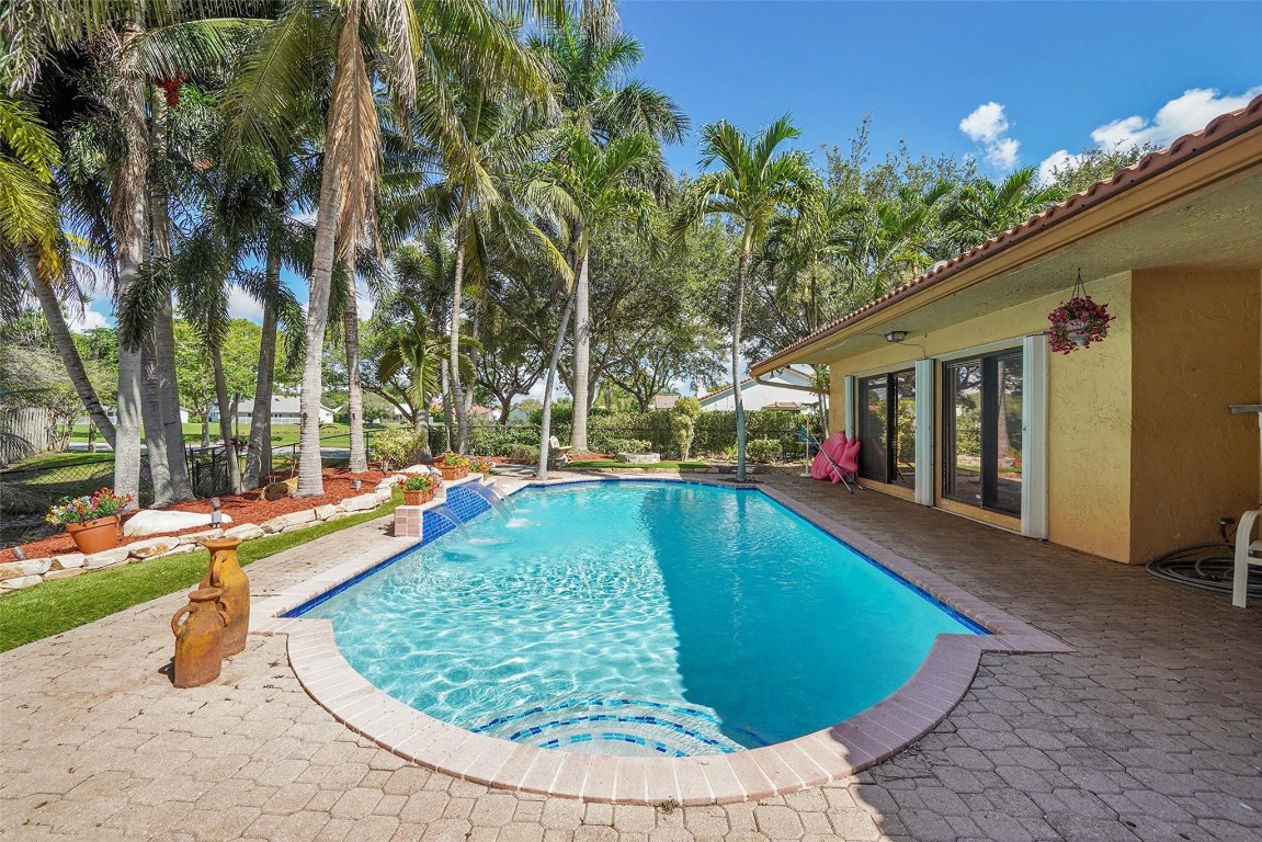 Jacaranda Lakes - Residential