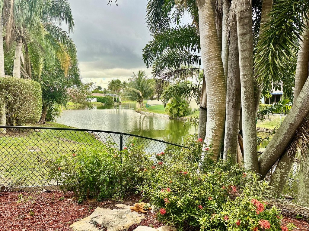 Jacaranda Lakes - Residential