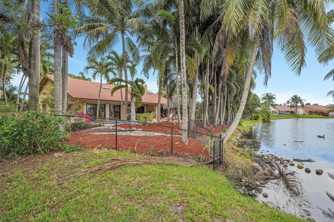 Jacaranda Lakes - Residential