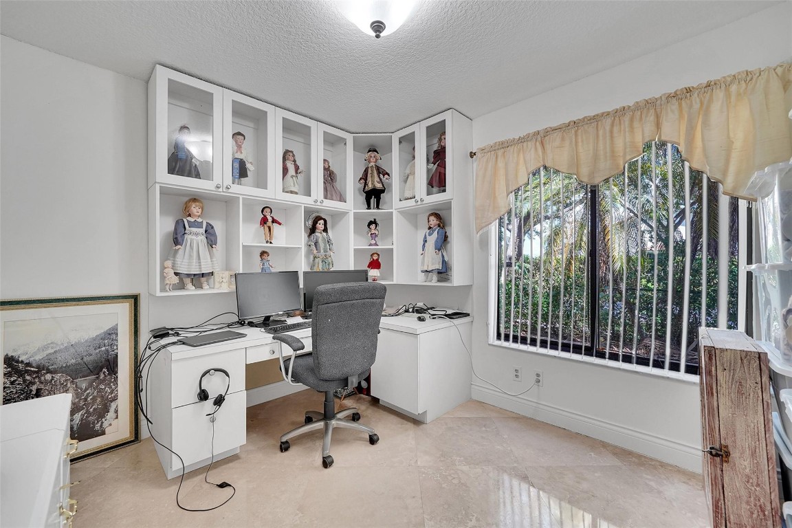 Jacaranda Lakes - Residential