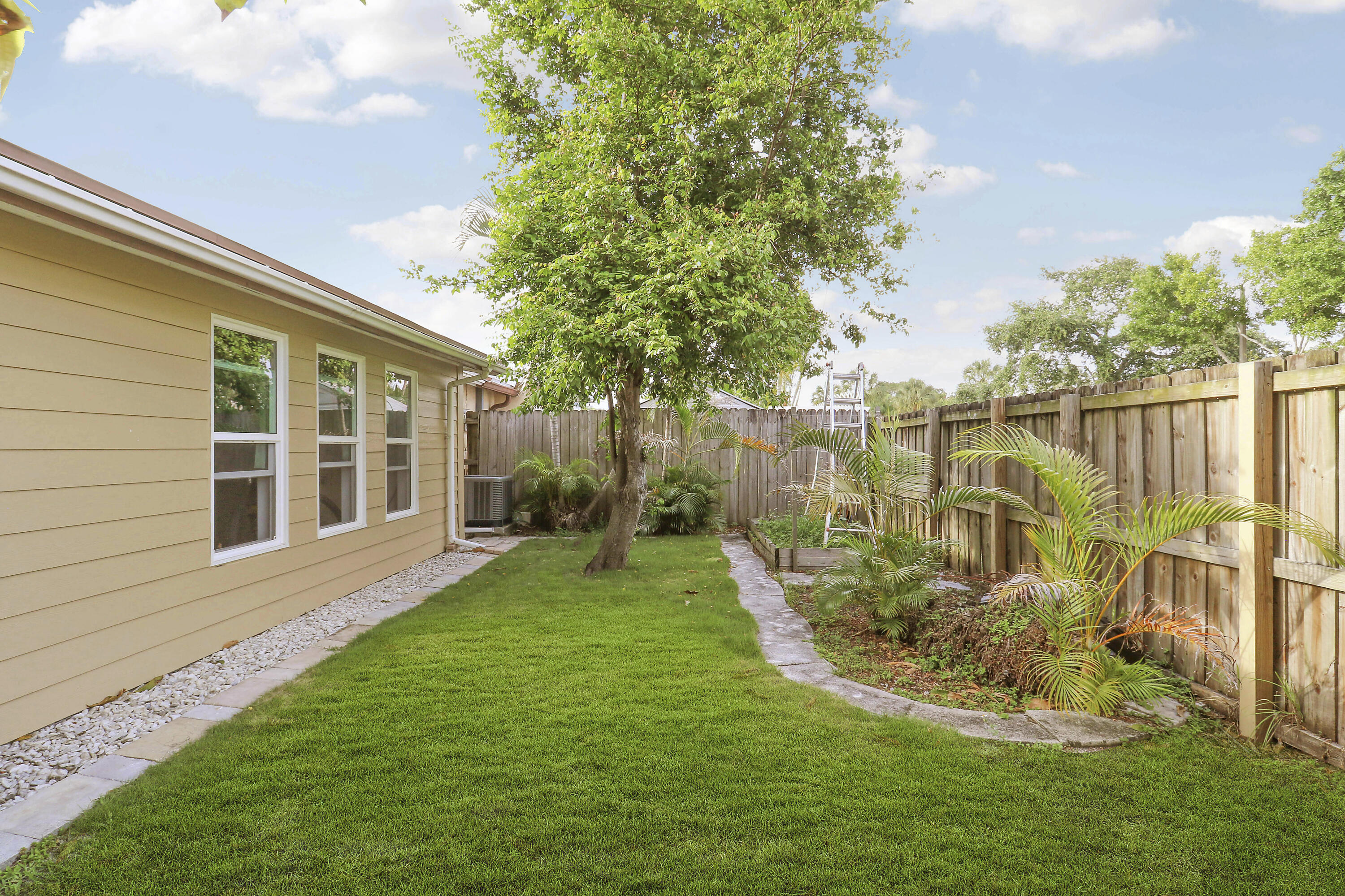 OCTOBER PARK - Residential