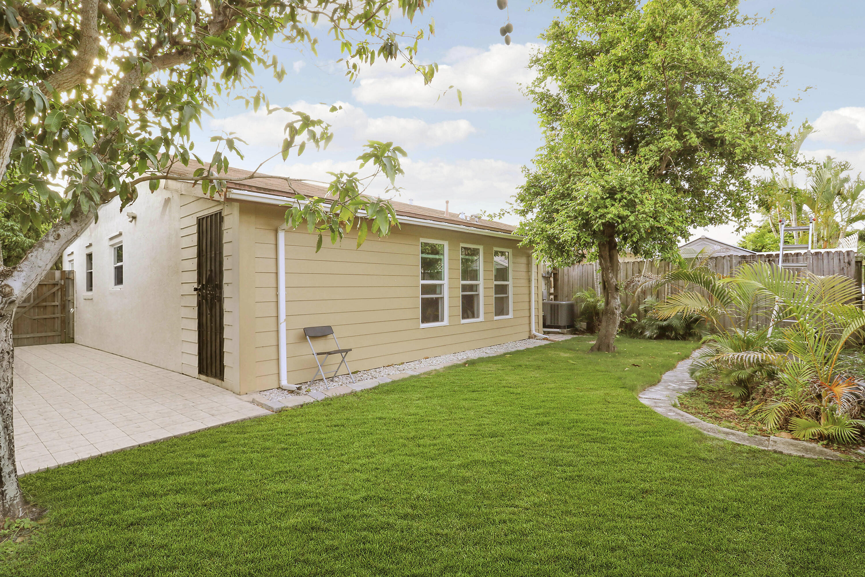 OCTOBER PARK - Residential