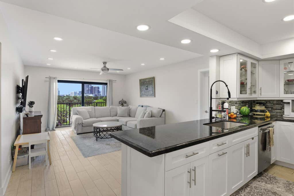 Photo of 1000 RIVER REACH Drive #516, Fort Lauderdale, FL 33315 (MLS # B26057457)