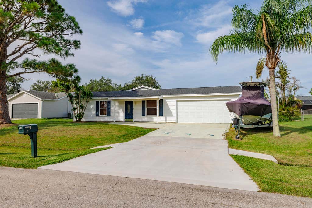 Photo of 1810 SW GEMINI Lane, Port Saint Lucie, FL 34984 (MLS # B26061737)
