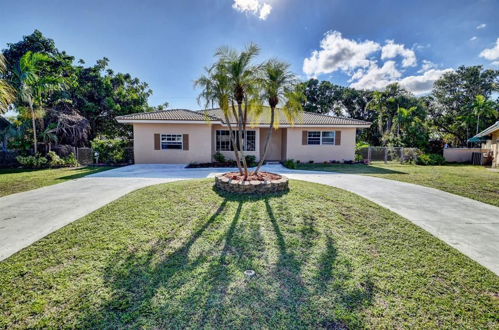 Photo of 250 NE 27th Court, Boca Raton, FL 33431 (MLS # R10761973)