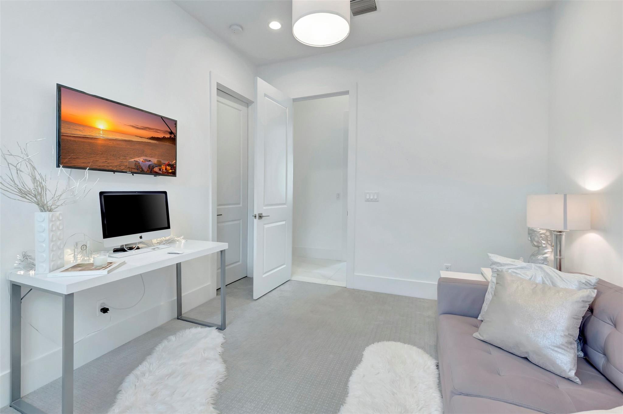 ROYAL PALM POLO - Residential