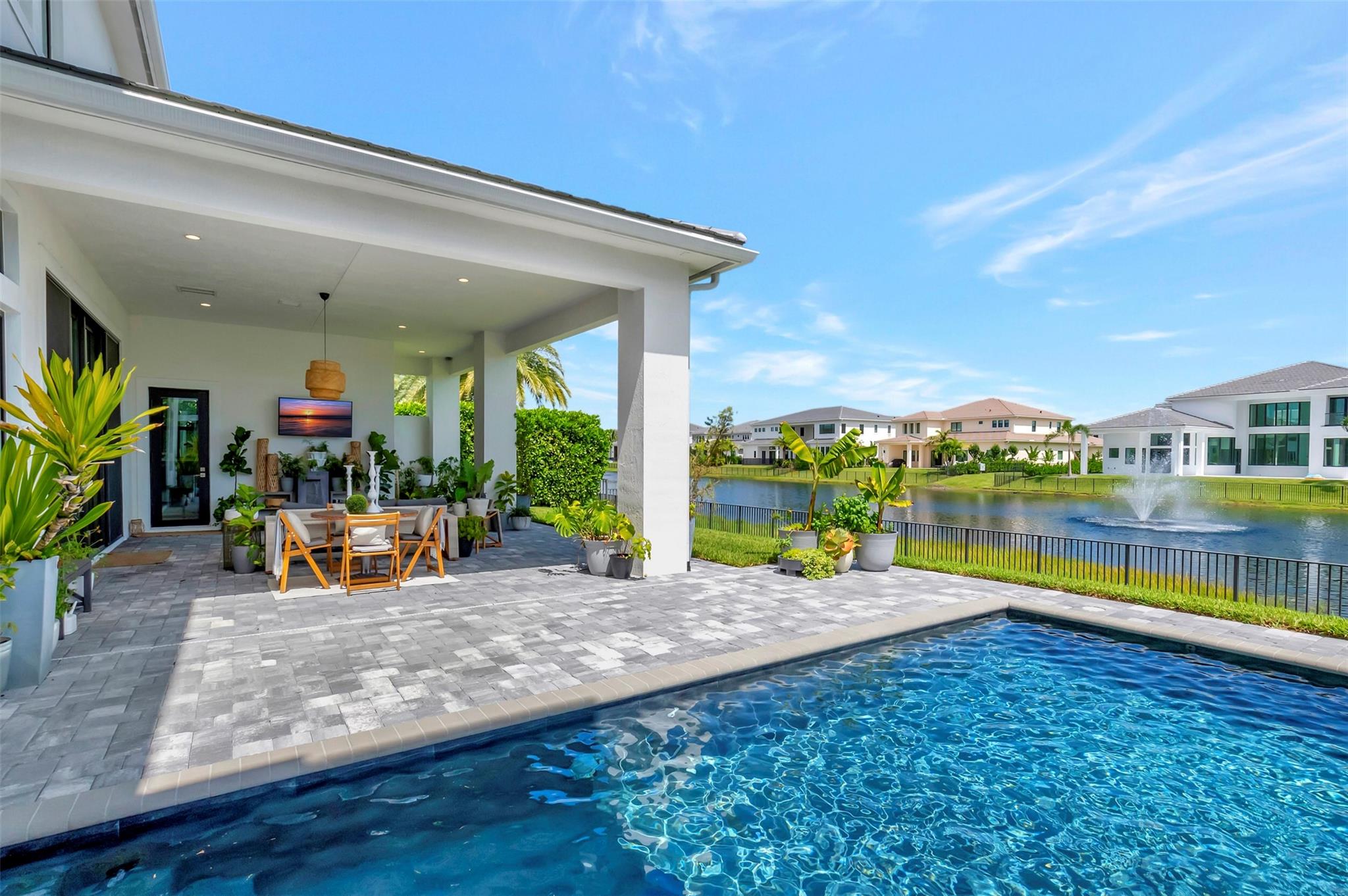 ROYAL PALM POLO - Residential