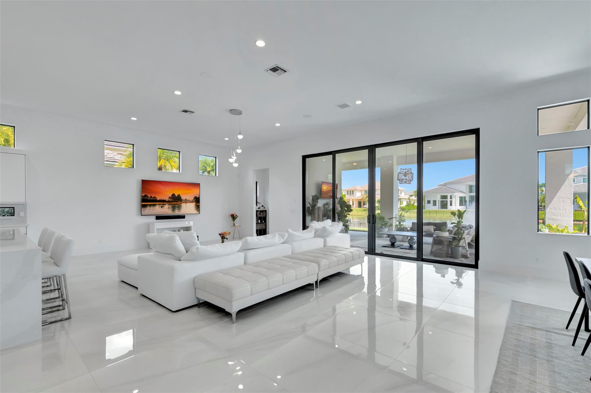 ROYAL PALM POLO - Residential