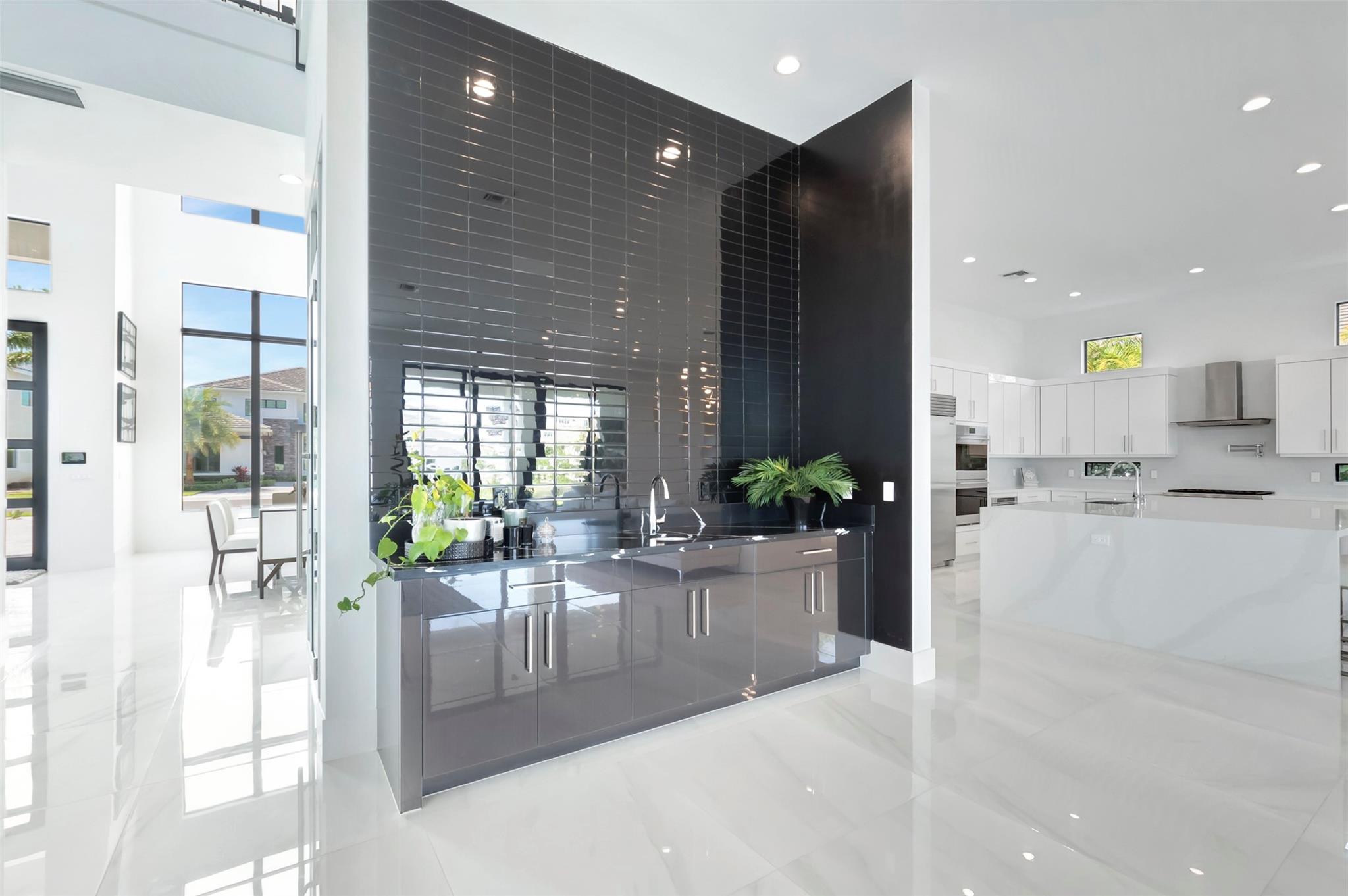 ROYAL PALM POLO - Residential