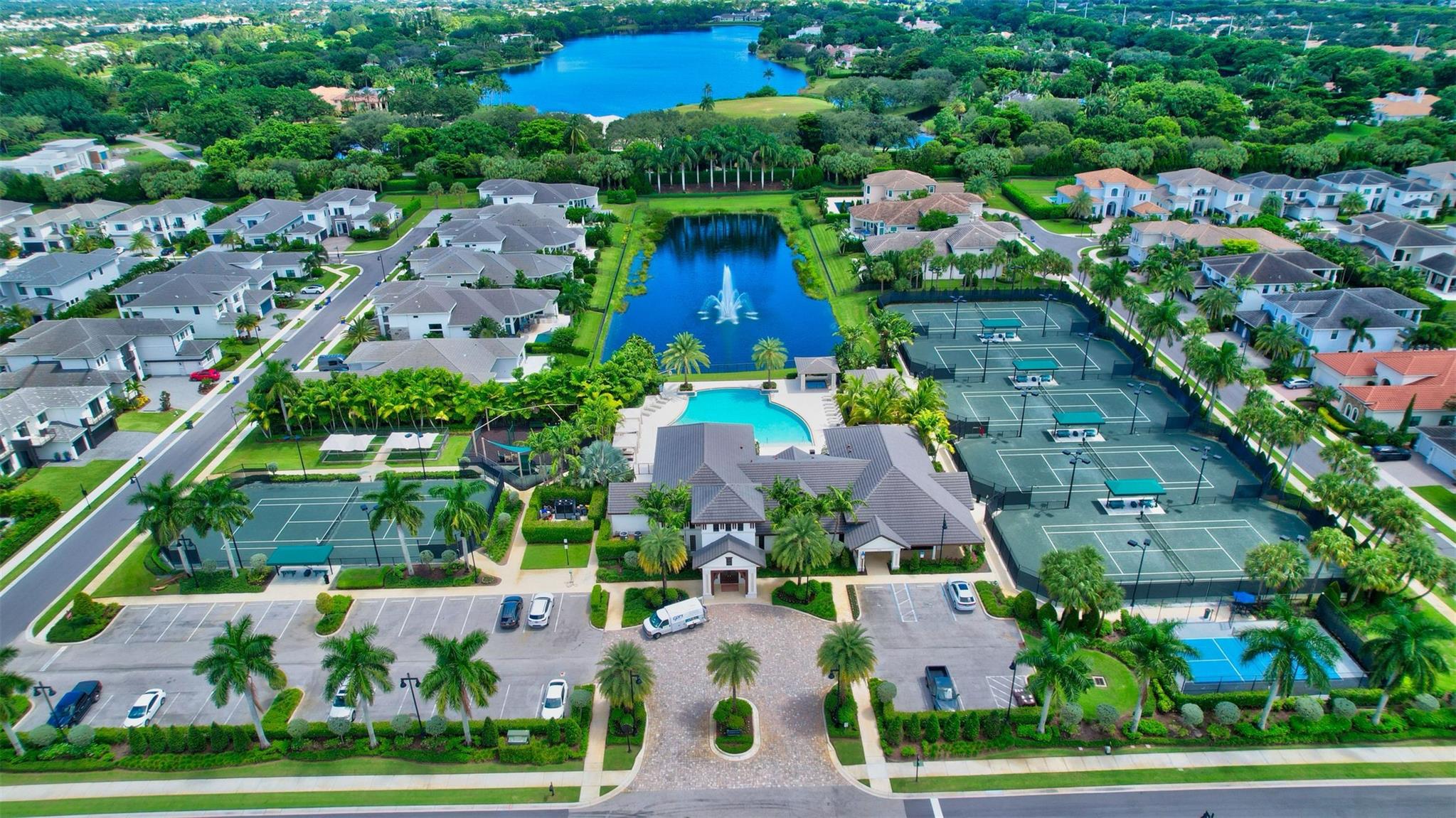 ROYAL PALM POLO - Residential