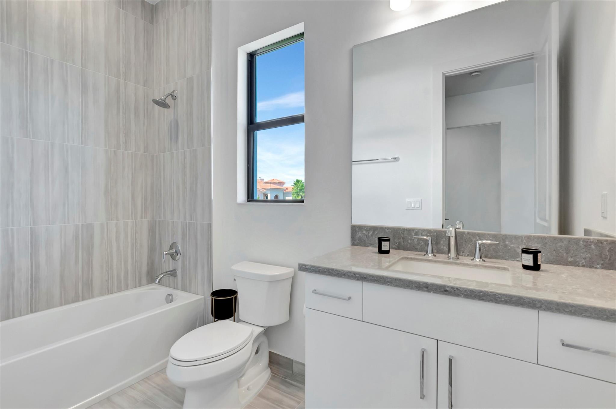 ROYAL PALM POLO - Residential