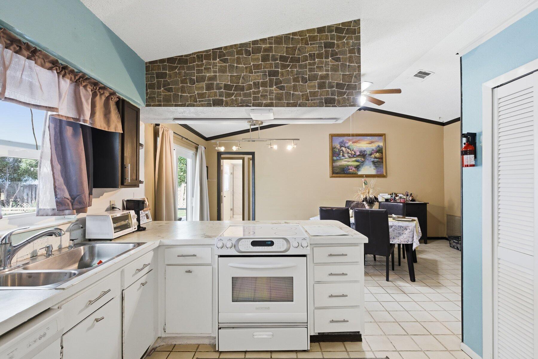 PORT ST LUCIE SECTION 3 - Residential