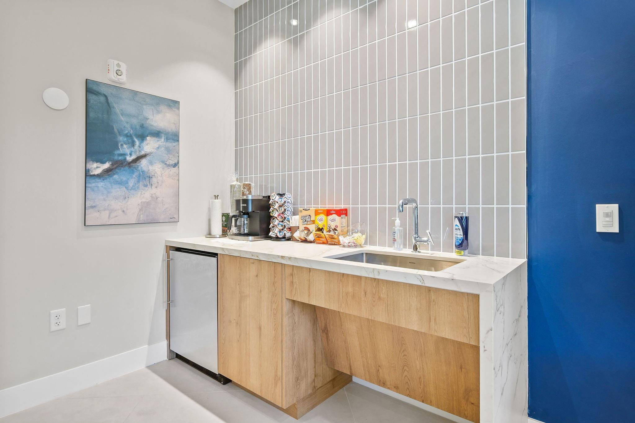 AVERY LAKE WORTH - Residential Lease