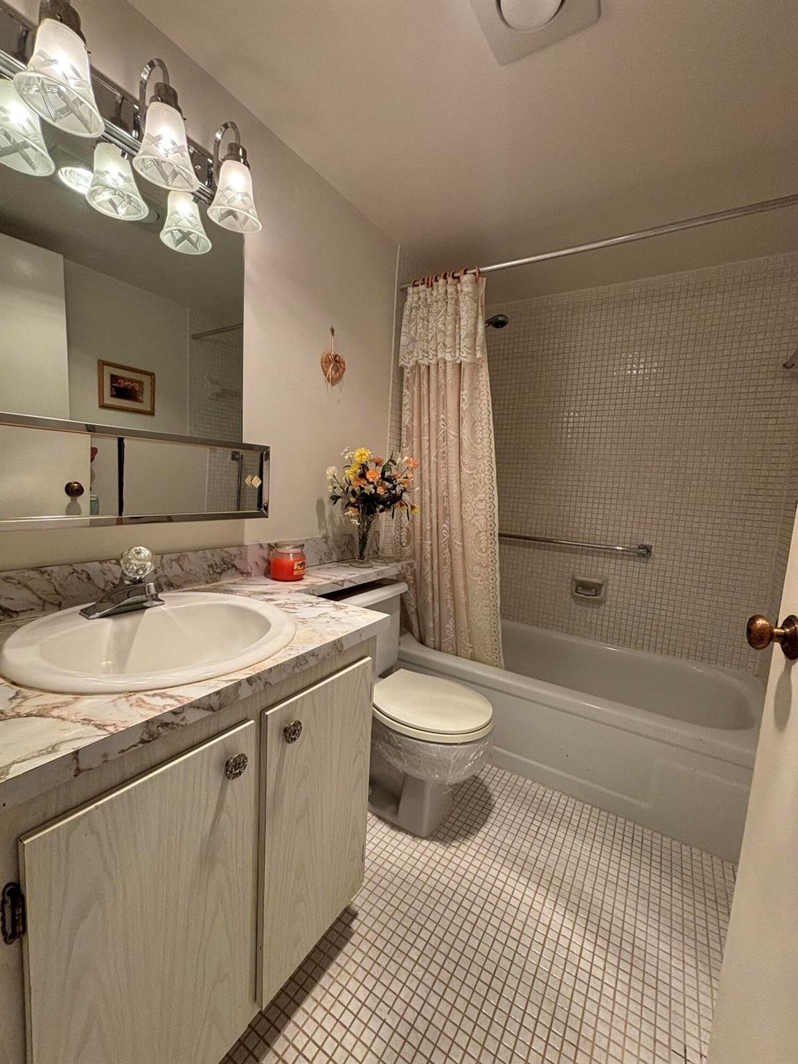 REGAL PALMS MAYFAIR COND - Residential