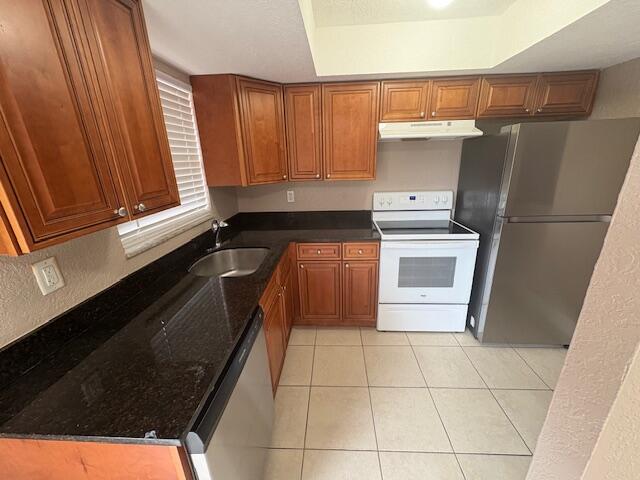 LAUDERHILL MANOR - Residential Lease