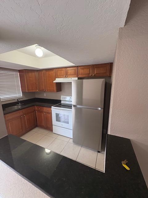 LAUDERHILL MANOR - Residential Lease