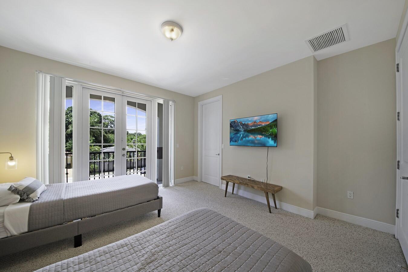 LAUDERDALE - Residential Lease