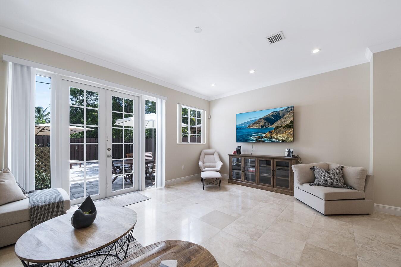 LAUDERDALE - Residential Lease