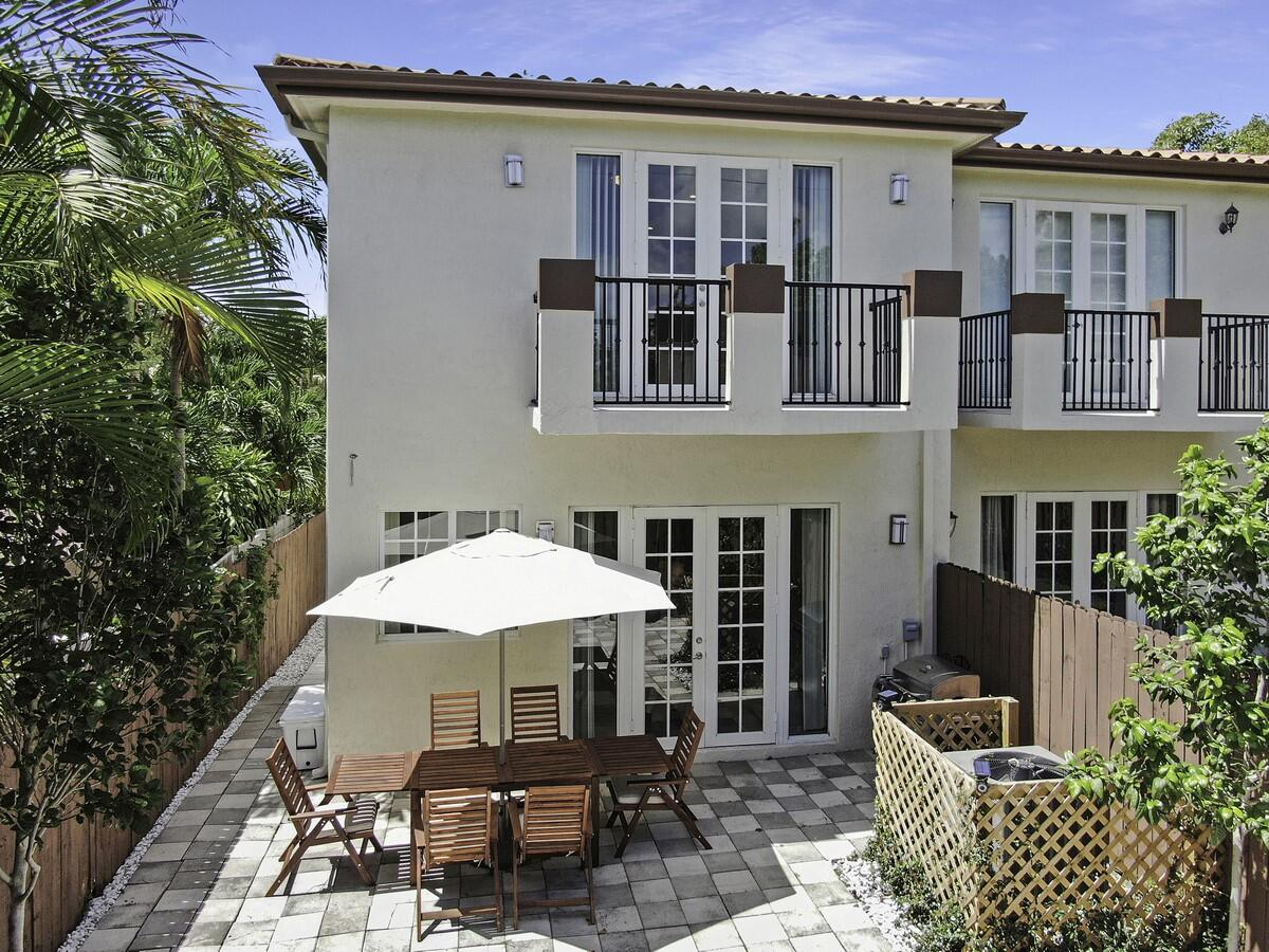 LAUDERDALE - Residential Lease