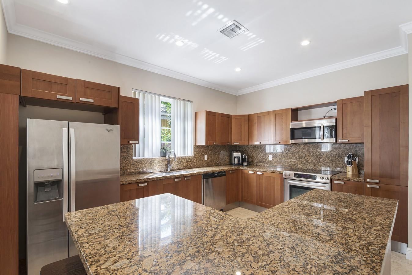 LAUDERDALE - Residential Lease