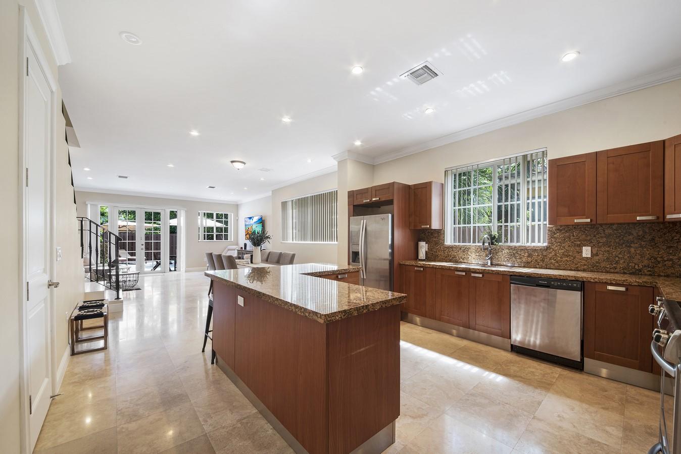 LAUDERDALE - Residential Lease