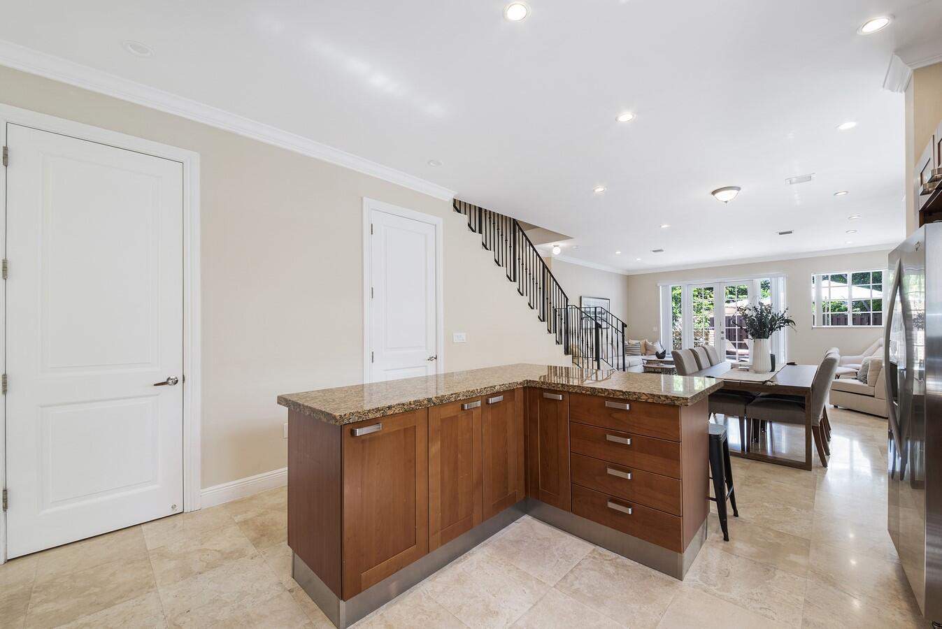 LAUDERDALE - Residential Lease