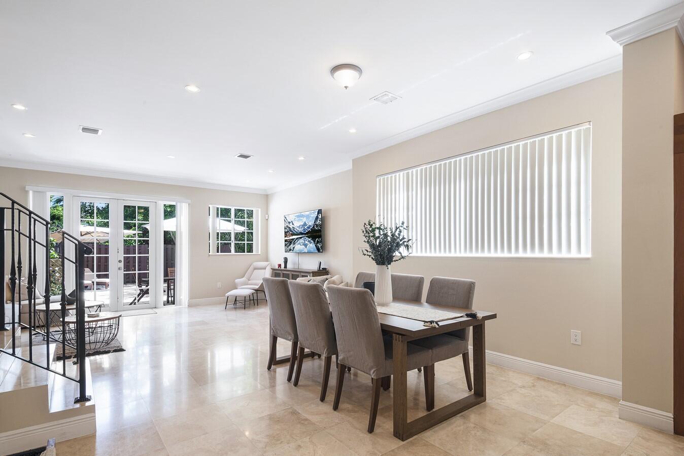 LAUDERDALE - Residential Lease