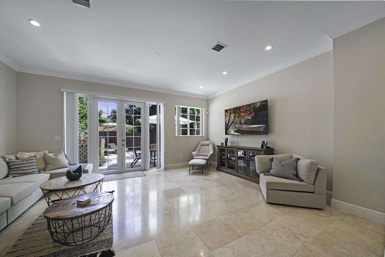 LAUDERDALE - Residential Lease