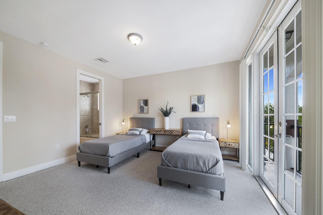 LAUDERDALE - Residential Lease