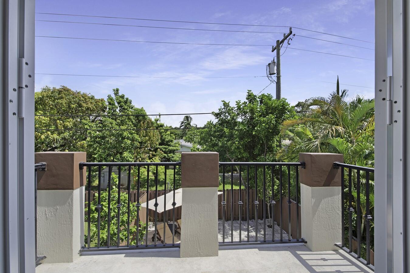 LAUDERDALE - Residential Lease