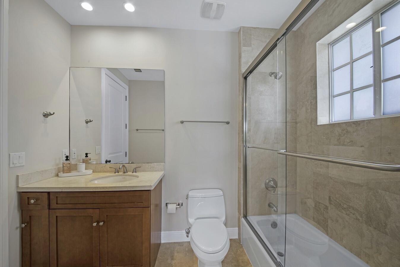 LAUDERDALE - Residential Lease