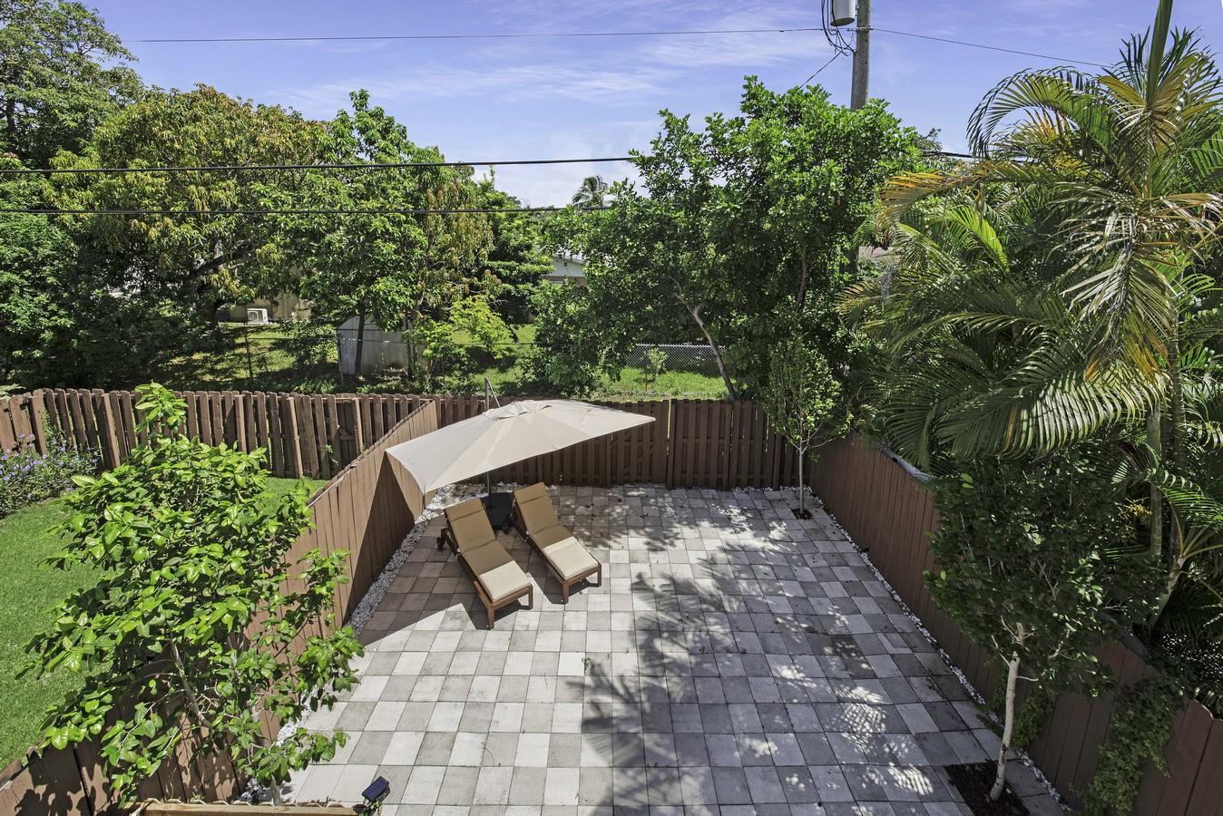 LAUDERDALE - Residential Lease