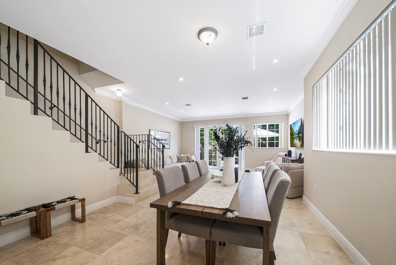 LAUDERDALE - Residential Lease