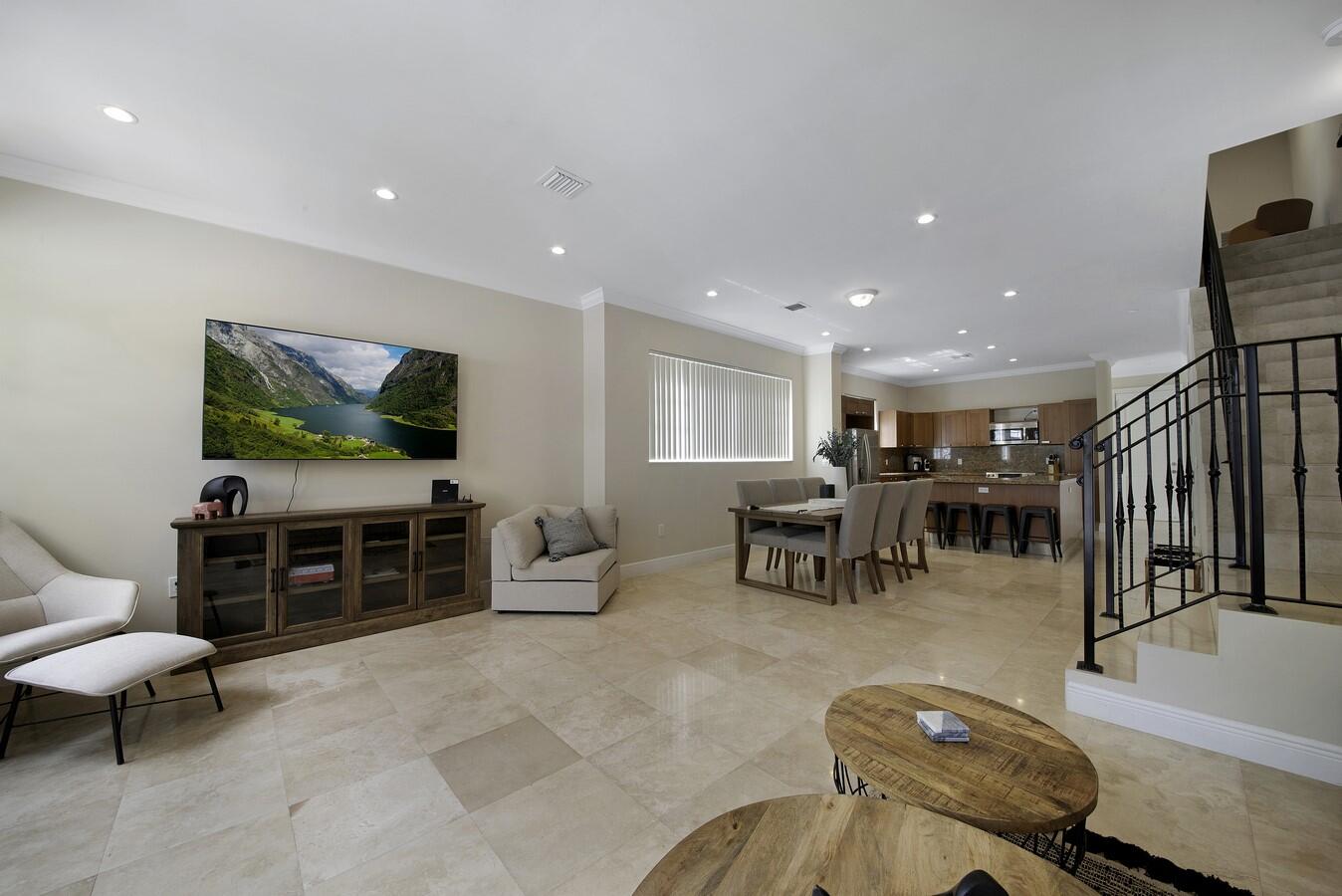 LAUDERDALE - Residential Lease