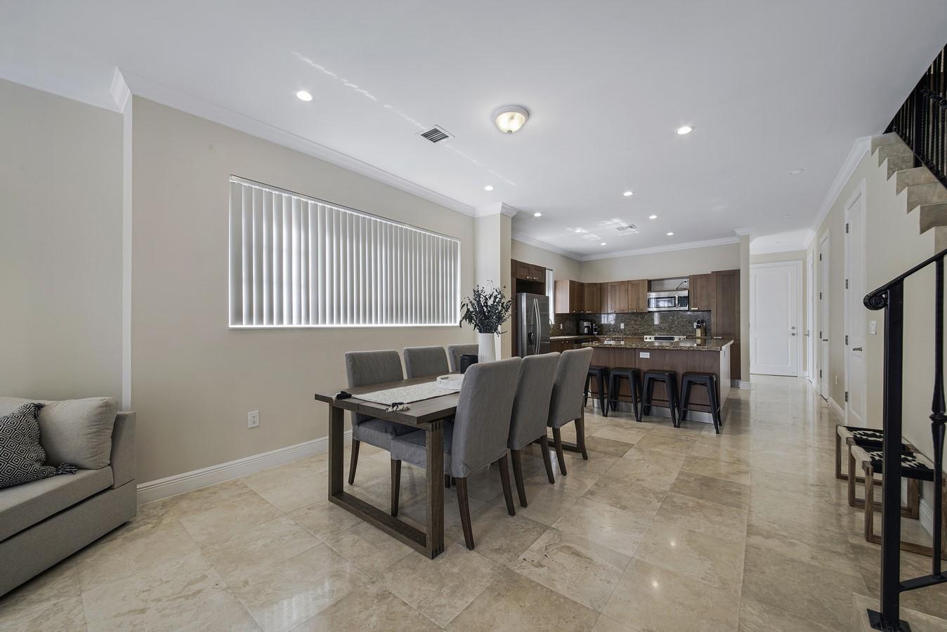 LAUDERDALE - Residential Lease