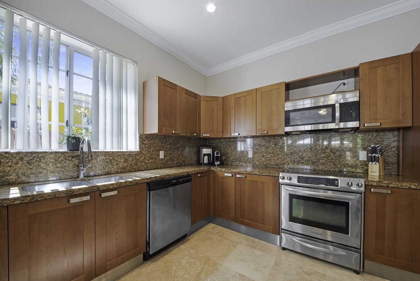 LAUDERDALE - Residential Lease