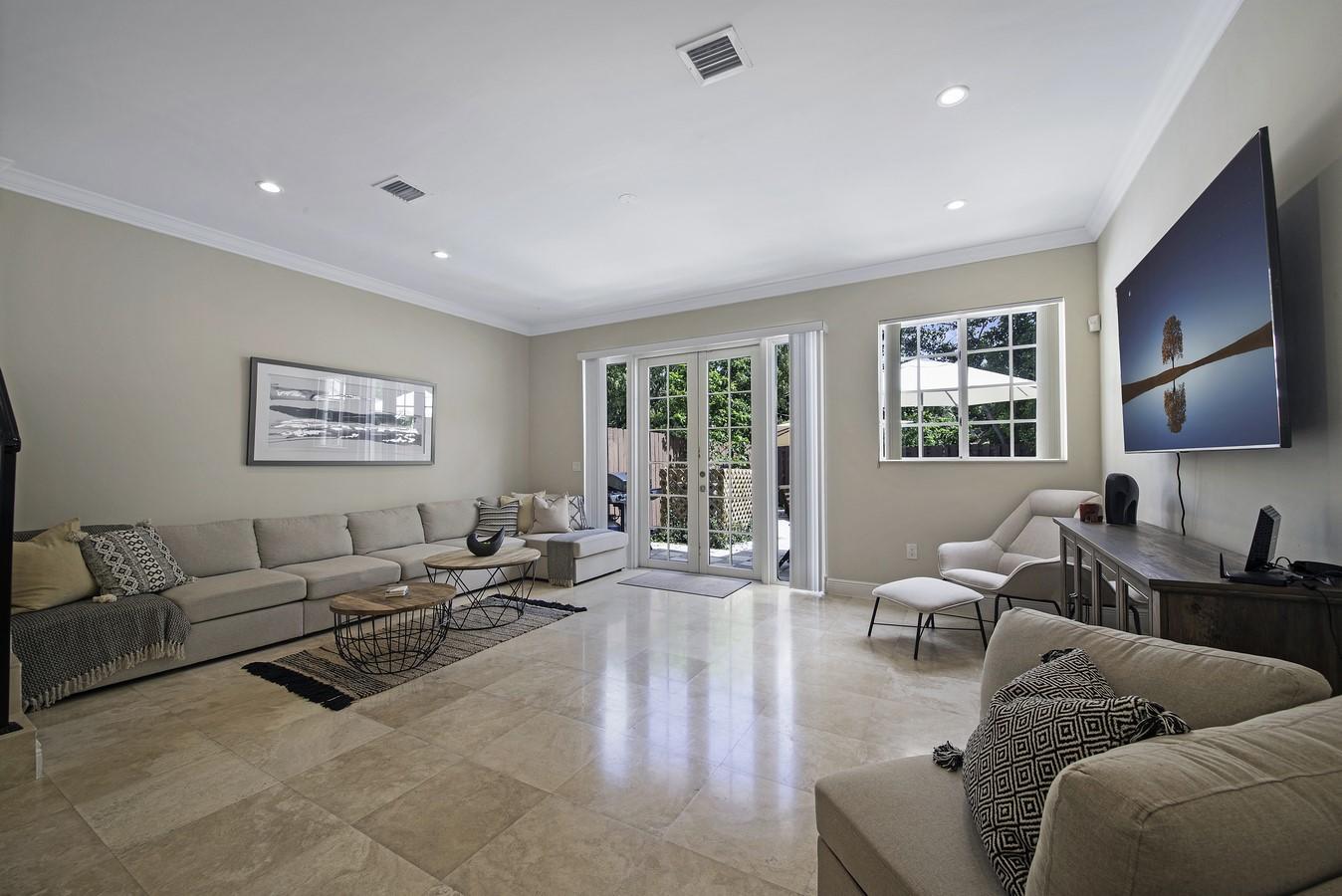 LAUDERDALE - Residential Lease