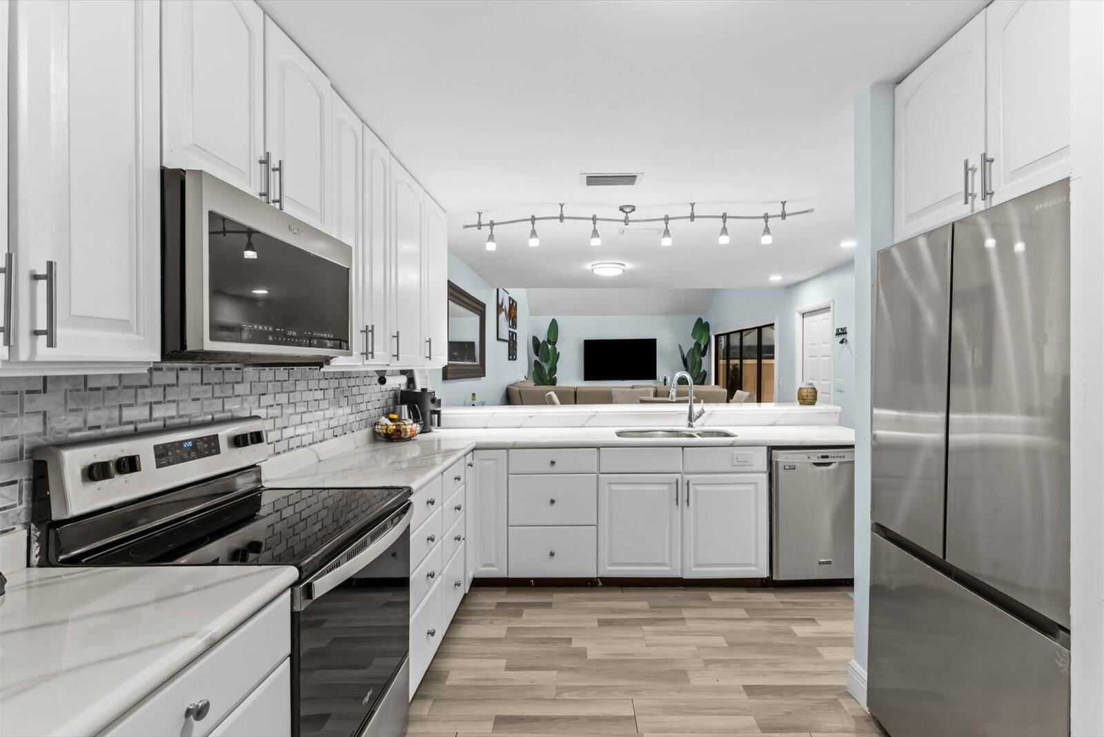 TARPON BAY VILLAS - Residential Lease